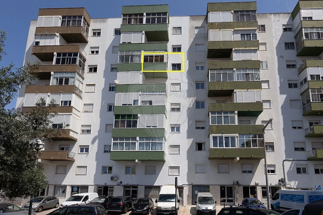 Apartamento T0 para Venda em Pontinha e Famões Foto 16