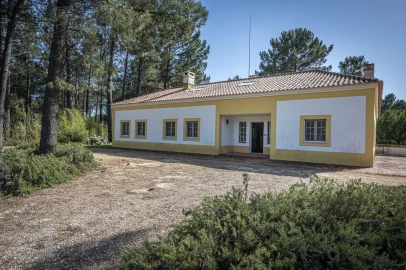 Moradia T6 para Venda em Santa Maria do Castelo e Santiago e Santa Susana