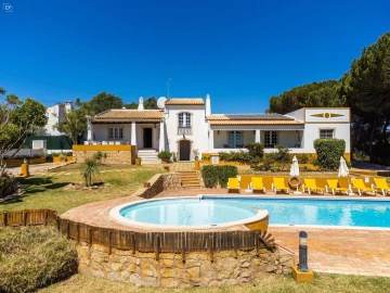 Moradia T5 para Venda em Albufeira e Olhos de Água