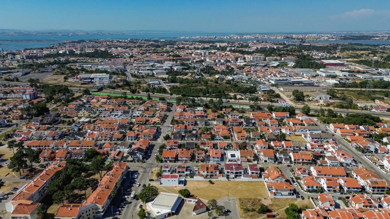 Moradia T4 para Venda em Seixal, Arrentela e Aldeia de Paio Pires Foto 65
