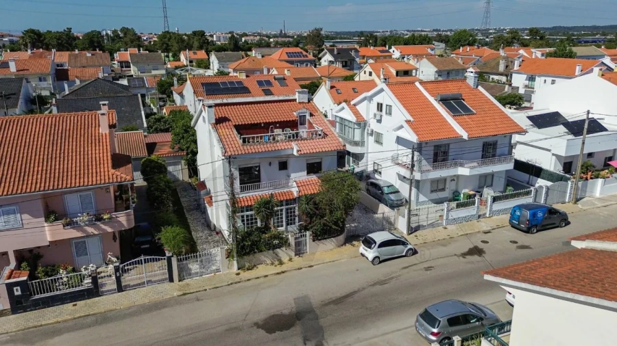 Moradia T4 para Venda em Seixal, Arrentela e Aldeia de Paio Pires Foto 2