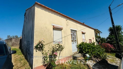 Quinta T2 para Venda em Pussos São Pedro