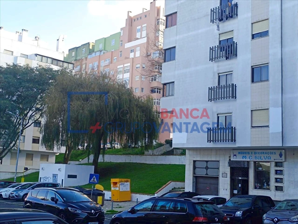 Apartamento T1 para Venda em Agualva e Mira-Sintra Foto 2