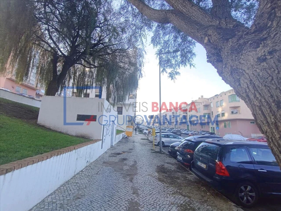 Apartamento T1 para Venda em Agualva e Mira-Sintra Foto 4