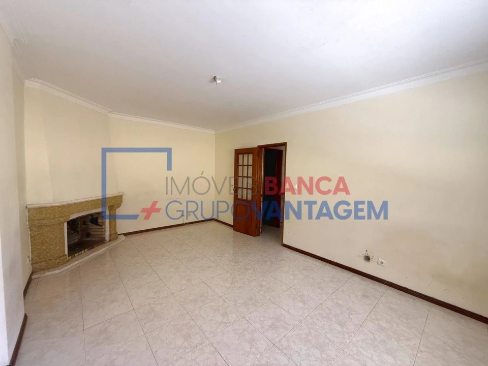 Apartamento T1 para Venda em Rio de Mouro Foto 2