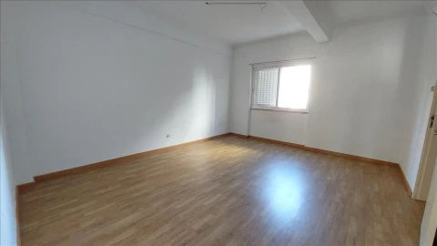Apartamento T2 para Venda em Massamá e Monte Abraão