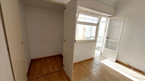 Apartamento T2 para Venda em Massamá e Monte Abraão