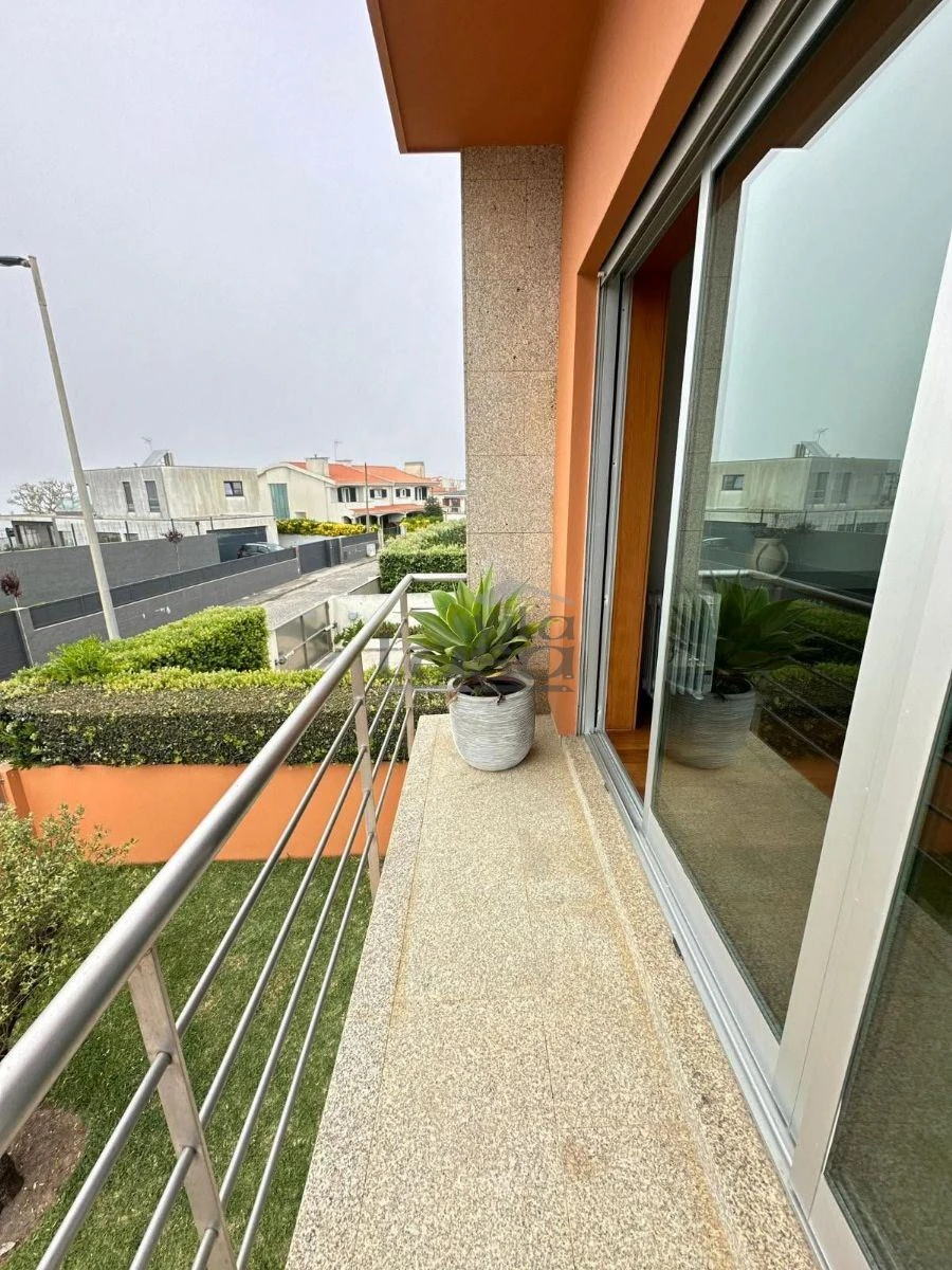 Moradia T3 para Venda em Arvore Foto 13
