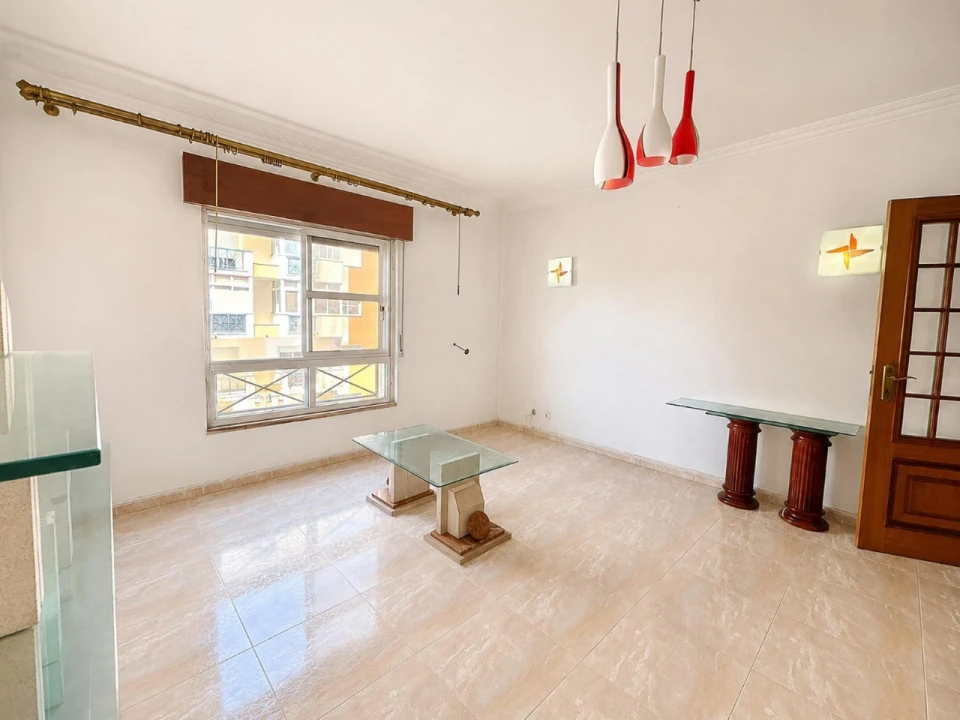 Apartamento T2 para Venda em Algueirão-Mem Martins Foto 2
