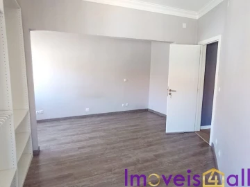 Apartamento T1 para Venda em Queluz e Belas