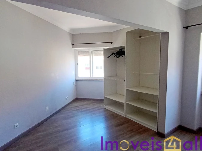 Apartamento T1 para Venda em Queluz e Belas Foto 9
