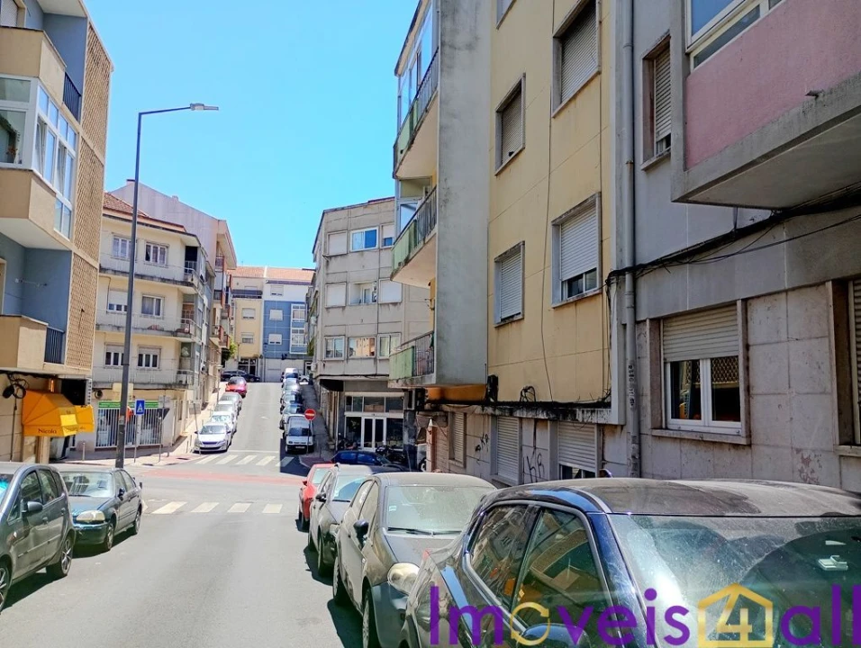 Apartamento T1 para Venda em Queluz e Belas Foto 3