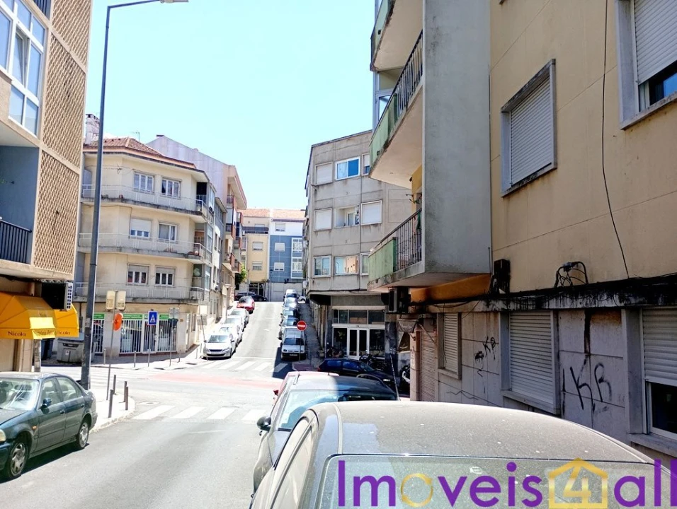 Apartamento T1 para Venda em Queluz e Belas Foto 4