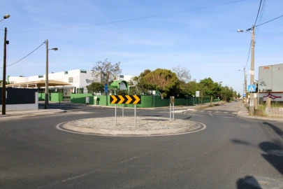 Loja para Arrendamento em Charneca de Caparica e Sobreda