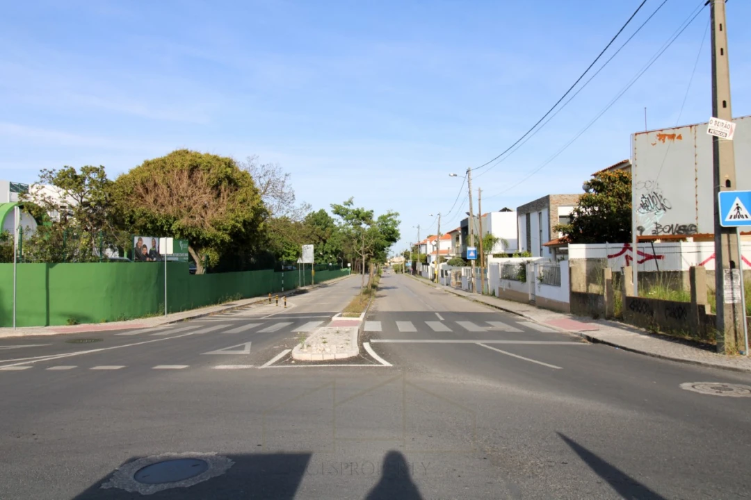 Loja para Arrendamento em Charneca de Caparica e Sobreda Foto 19