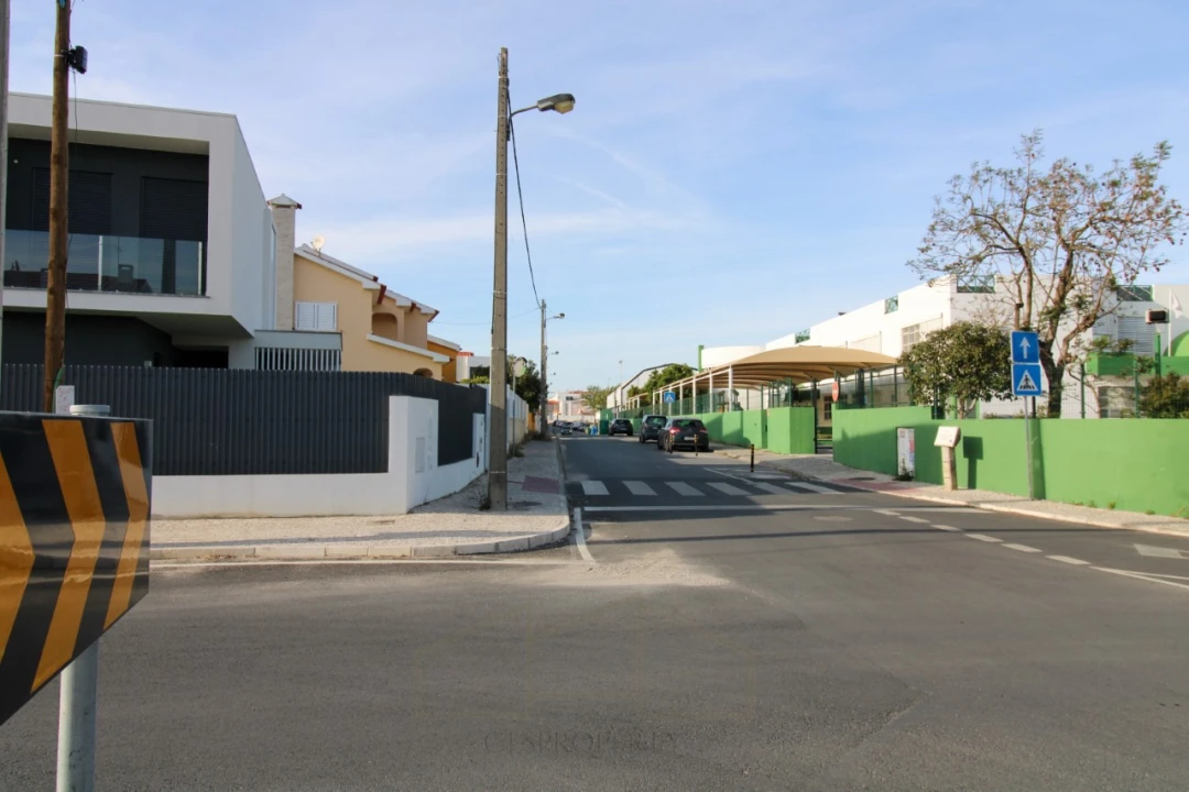 Loja para Arrendamento em Charneca de Caparica e Sobreda Foto 20