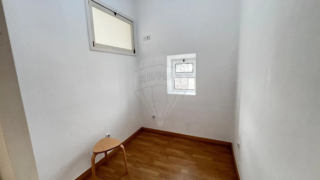 Apartamento T2 para Arrendamento em Misericórdia Foto 1