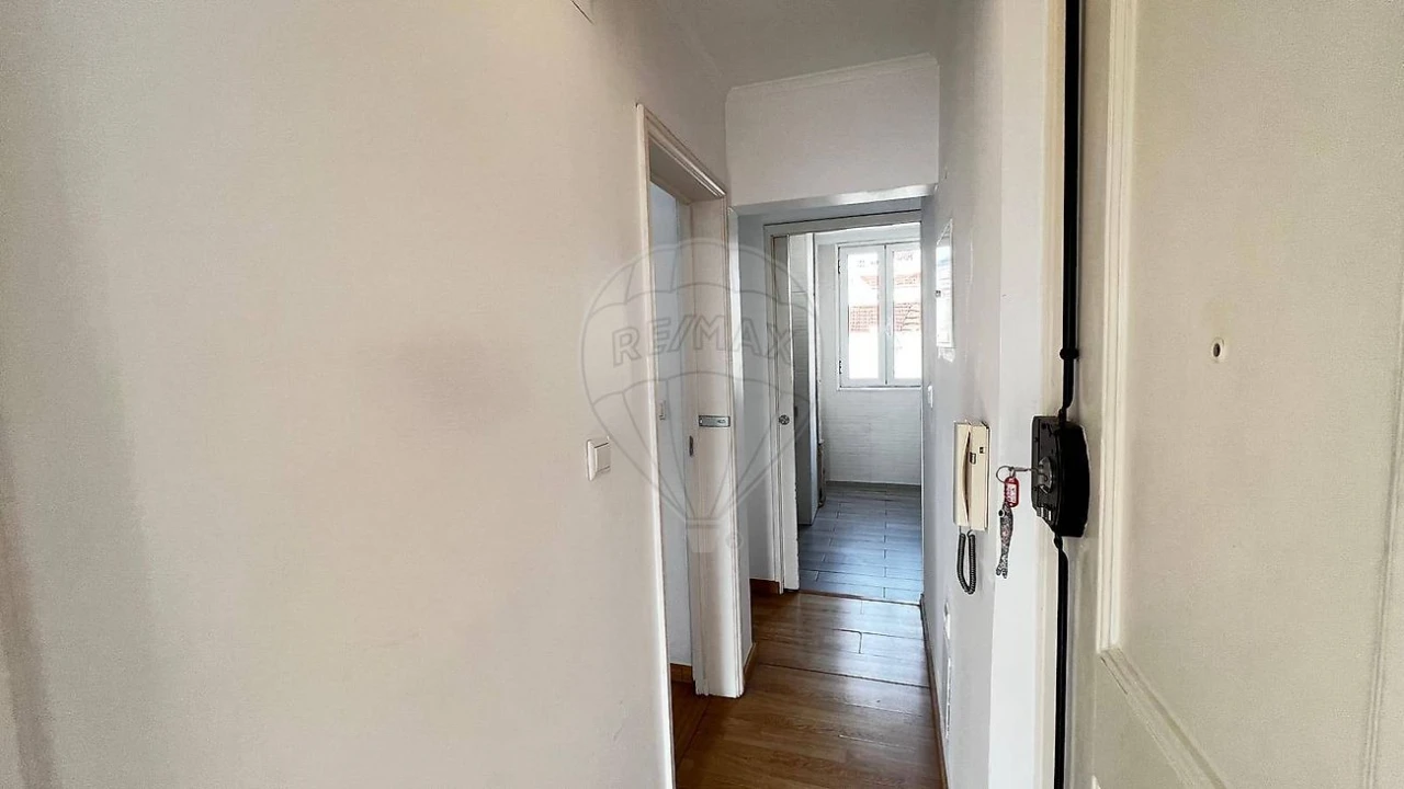 Apartamento T2 para Arrendamento em Misericórdia Foto 3