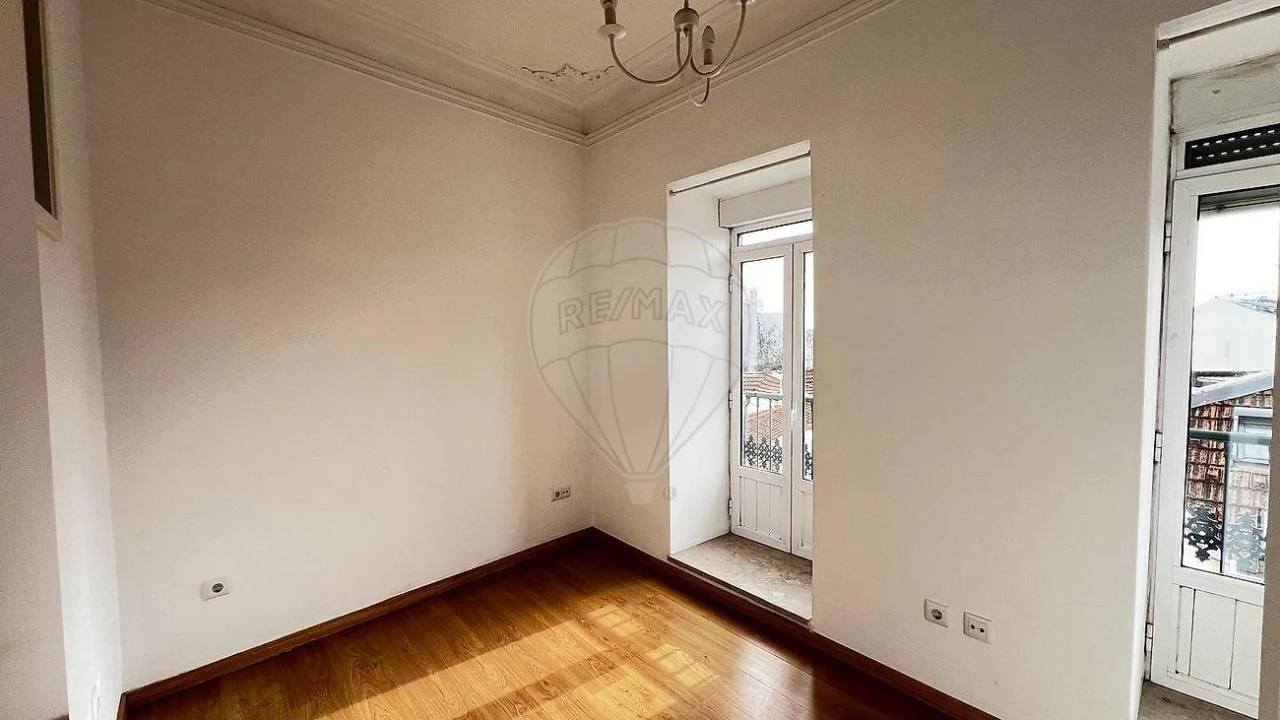 Apartamento T2 para Arrendamento em Misericórdia Foto 9