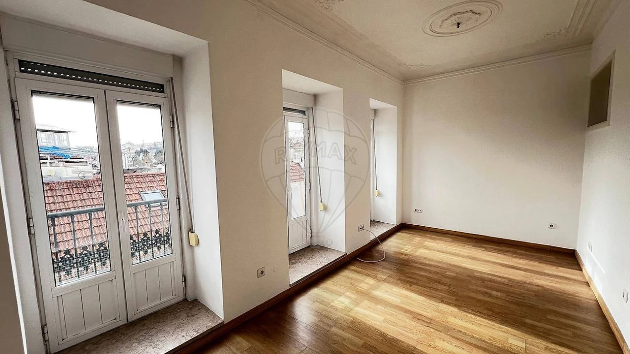 Apartamento T2 para Arrendamento em Misericórdia Foto 17
