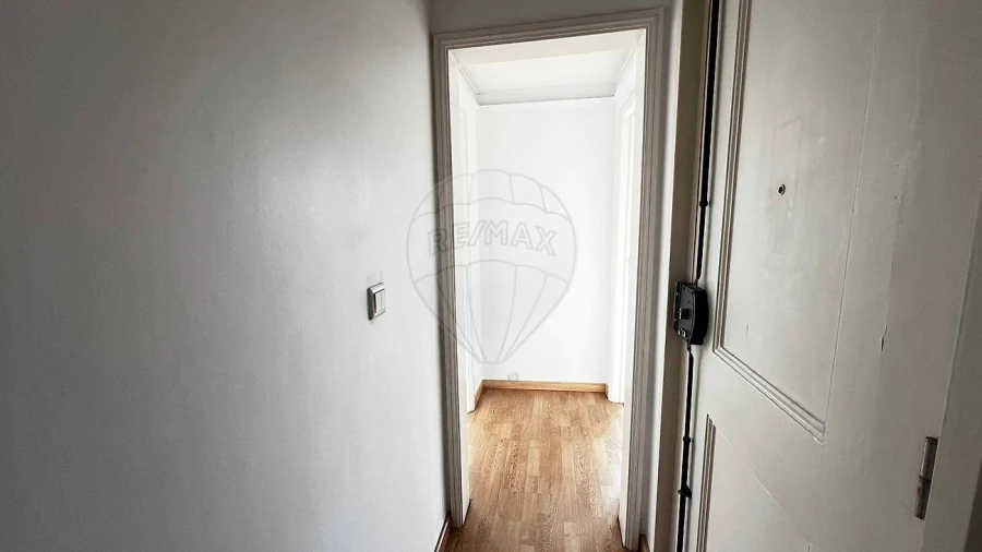 Apartamento T2 para Arrendamento em Misericórdia Foto 7