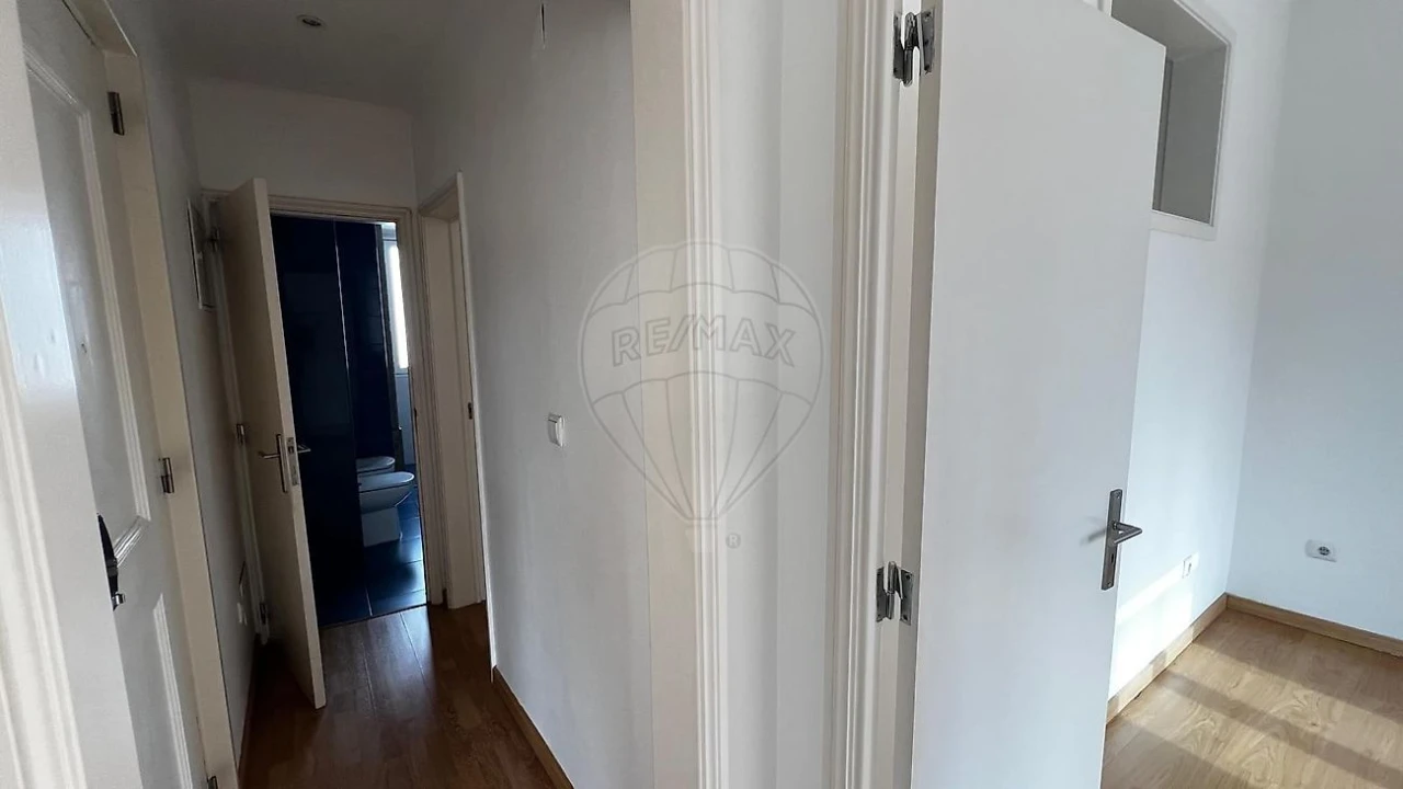 Apartamento T2 para Arrendamento em Misericórdia Foto 6