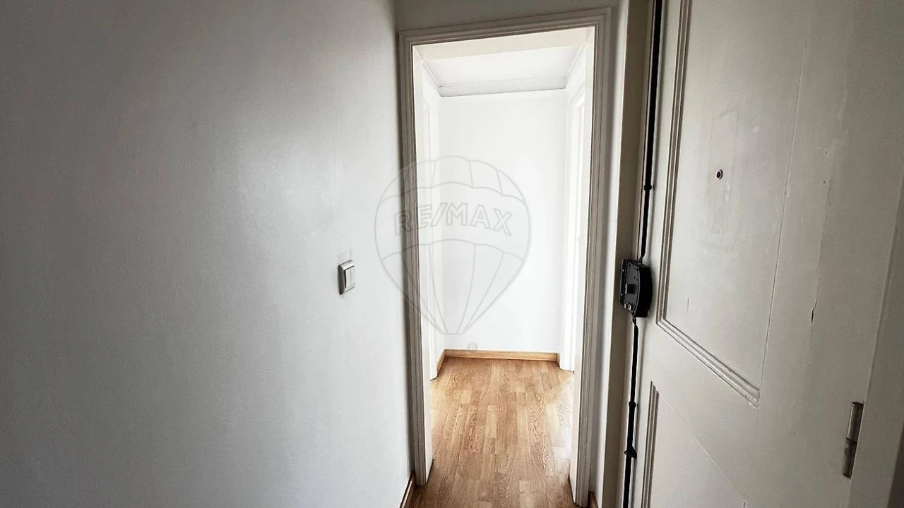 Apartamento T2 para Arrendamento em Misericórdia Foto 7