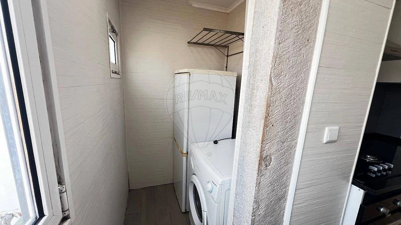 Apartamento T2 para Arrendamento em Misericórdia Foto 16