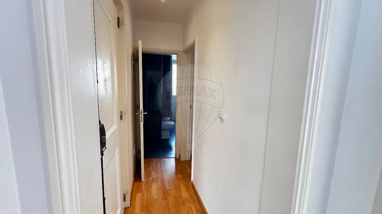 Apartamento T2 para Arrendamento em Misericórdia Foto 4