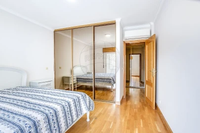 Apartamento T1 para Venda em Carcavelos e Parede