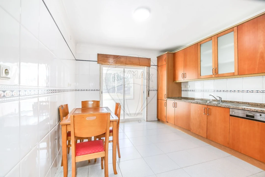 Apartamento T1 para Venda em Carcavelos e Parede Foto 4