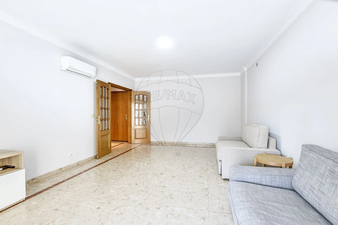 Apartamento T1 para Venda em Carcavelos e Parede Foto 8