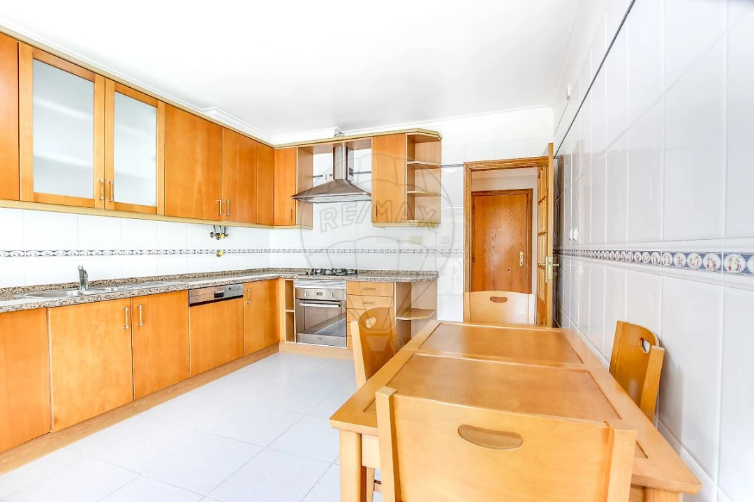 Apartamento T1 para Venda em Carcavelos e Parede Foto 11