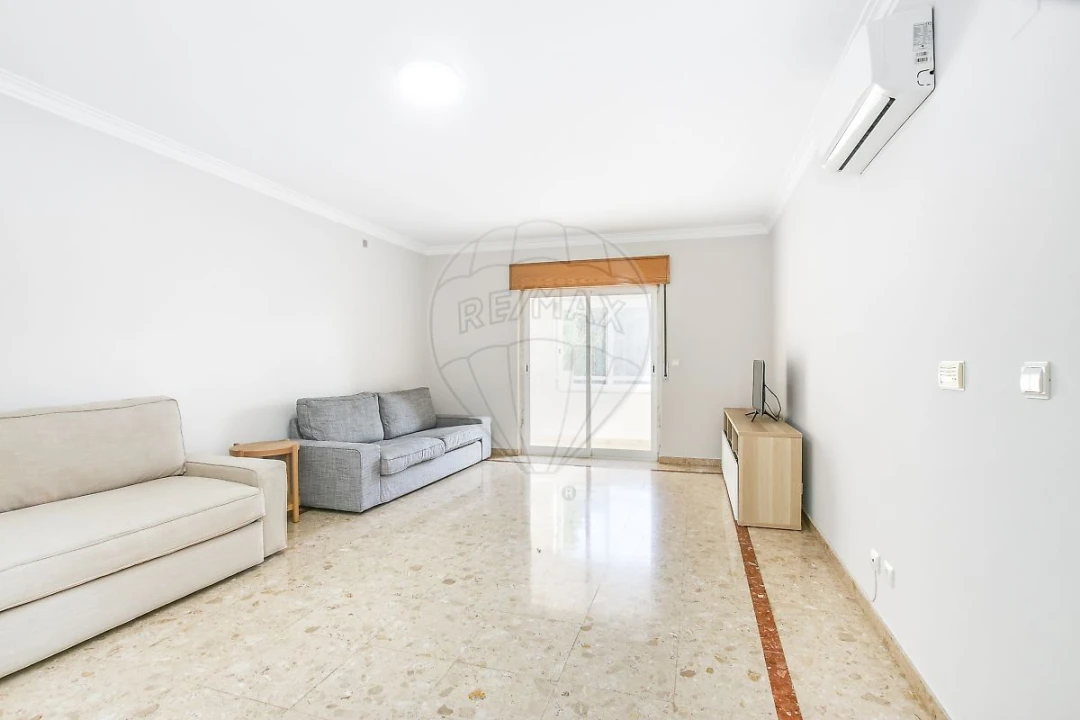 Apartamento T1 para Venda em Carcavelos e Parede Foto 1