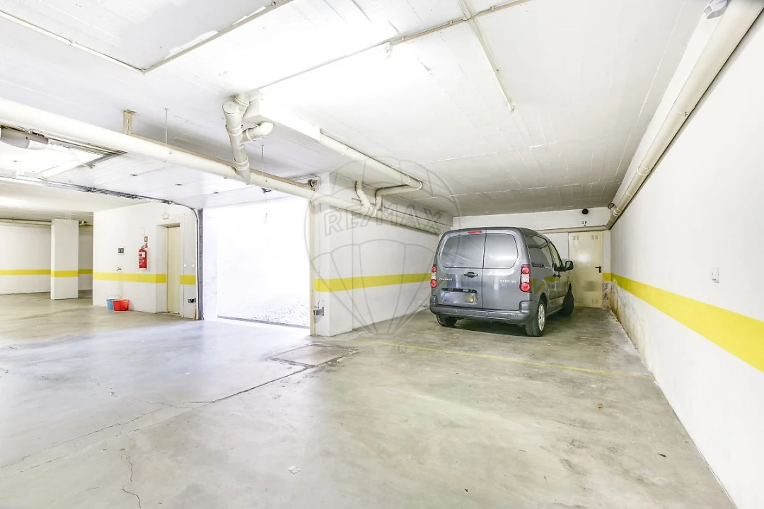 Apartamento T1 para Venda em Carcavelos e Parede Foto 6