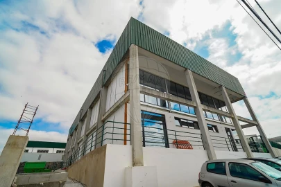 Armazém para Venda em Romeira e Várzea