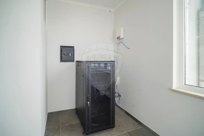Armazém para Venda em Romeira e Várzea