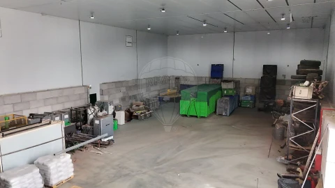 Armazém para Venda em Romeira e Várzea