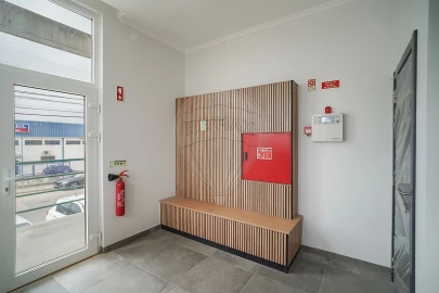 Armazém para Venda em Romeira e Várzea