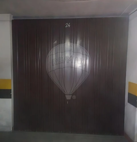 Garagem para Venda em Agualva e Mira-Sintra