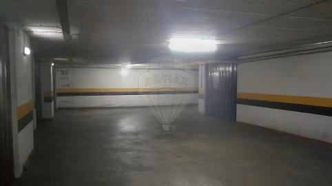 Garagem para Venda em Agualva e Mira-Sintra