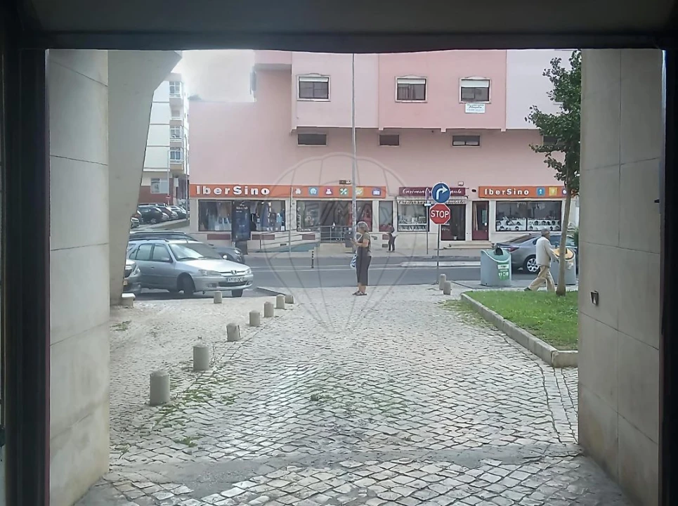 Garagem para Venda em Agualva e Mira-Sintra Foto 3