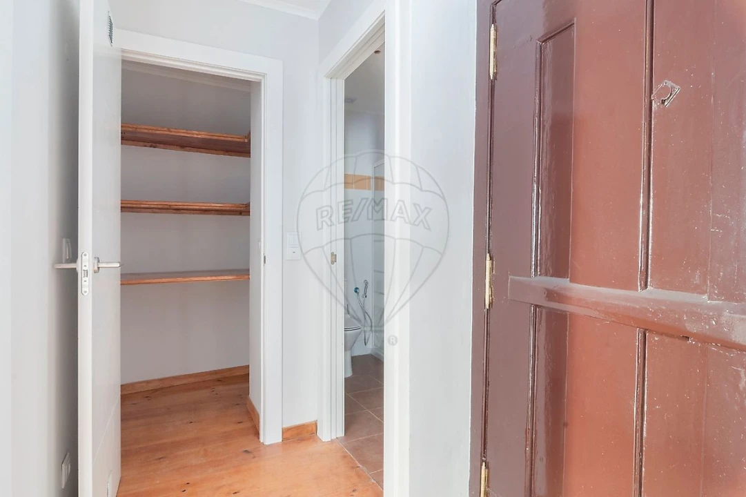 Apartamento T1 para Arrendamento em Santa Maria Maior Foto 8