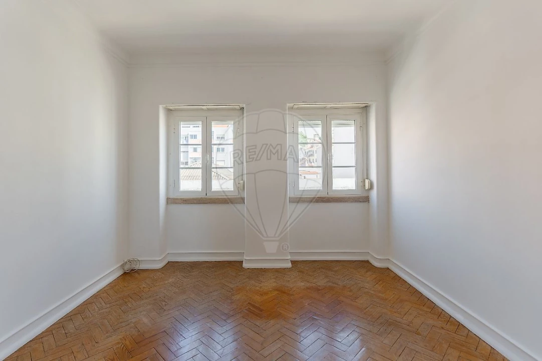 Apartamento T2 para Arrendamento em Ajuda Foto 13