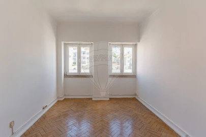 Apartamento T2 para Arrendamento em Ajuda