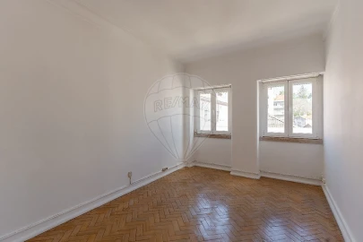 Apartamento T2 para Arrendamento em Ajuda