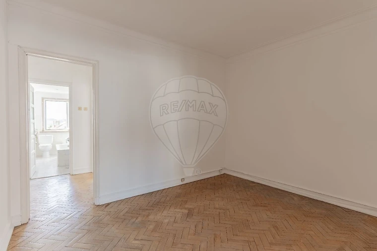 Apartamento T2 para Arrendamento em Ajuda Foto 12