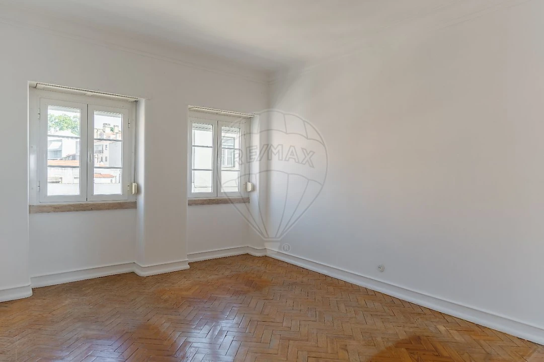 Apartamento T2 para Arrendamento em Ajuda Foto 8