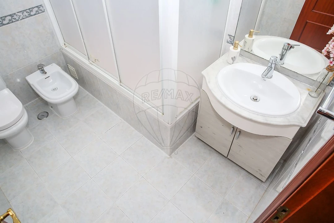 Apartamento T2 para Venda em Carregado e Cadafais Foto 32