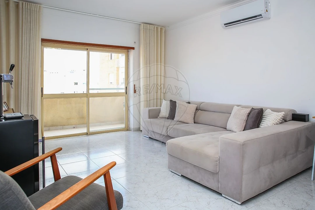 Apartamento T2 para Venda em Carregado e Cadafais Foto 12